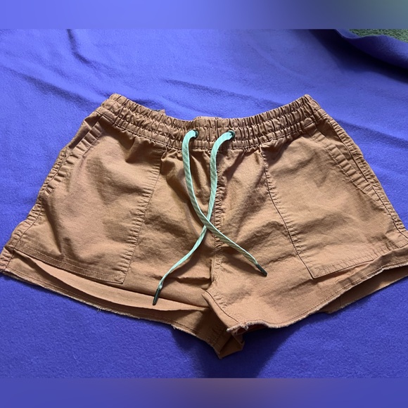 Vuori shorts.  Size 4.  Salmon colored. - Picture 2 of 5